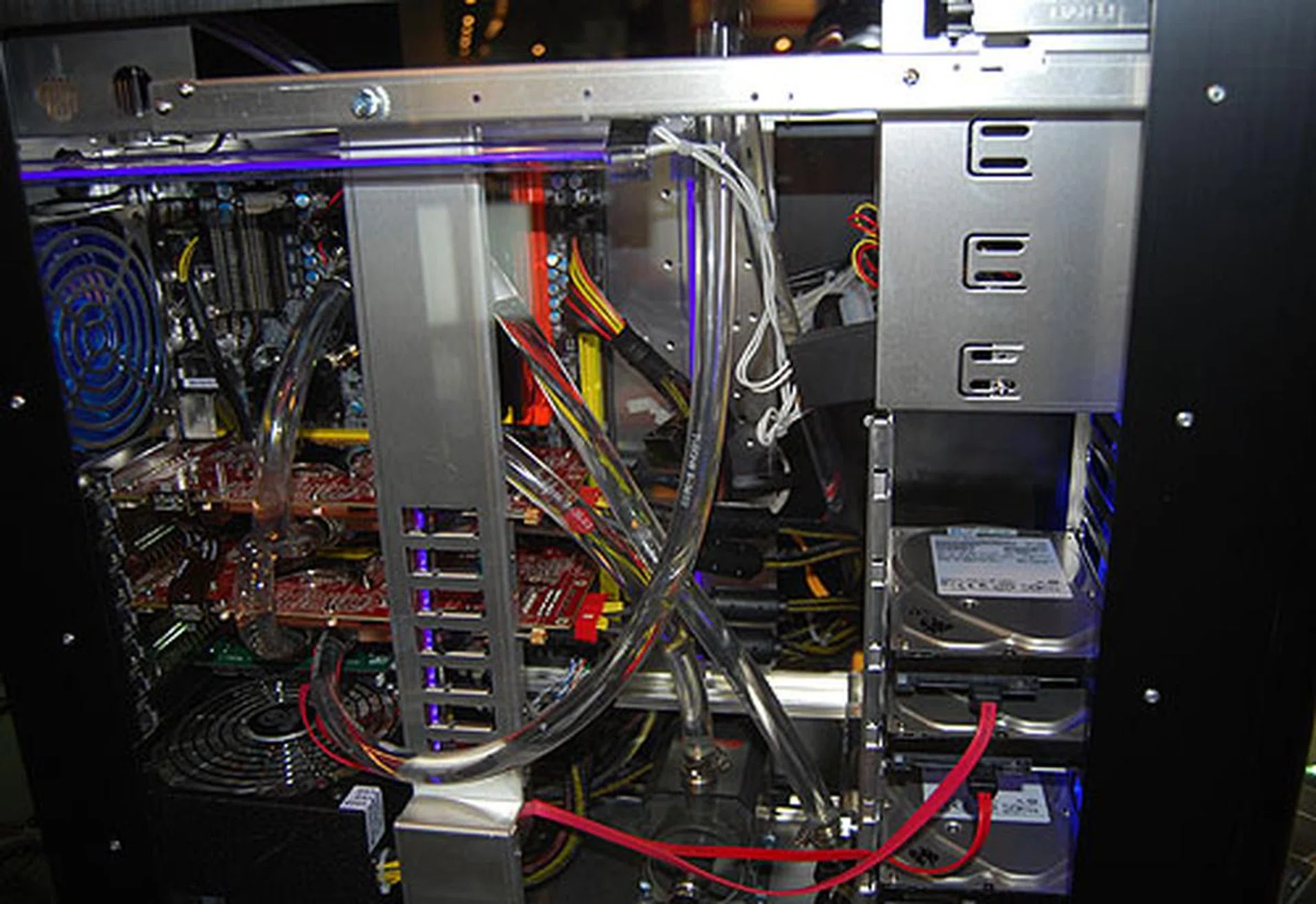  A view of the internals of the A70F, which is outfitted with water cooling in this demo.  