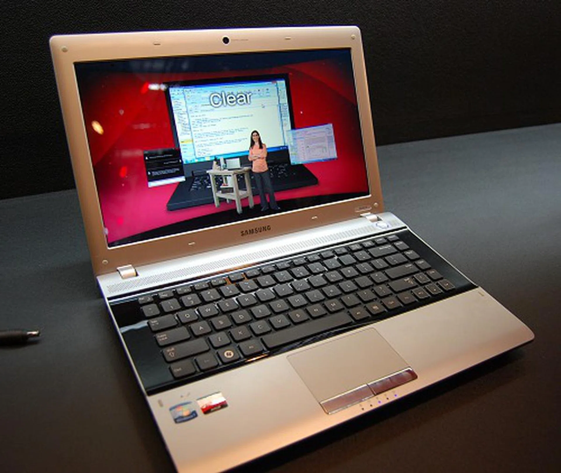 A champagne colored and contoured Samsung RV415 notebook sporting the Fusion platform raises the profile of this class of portable computes a fair bit. It can be easily mistaken for a much more expensive product.