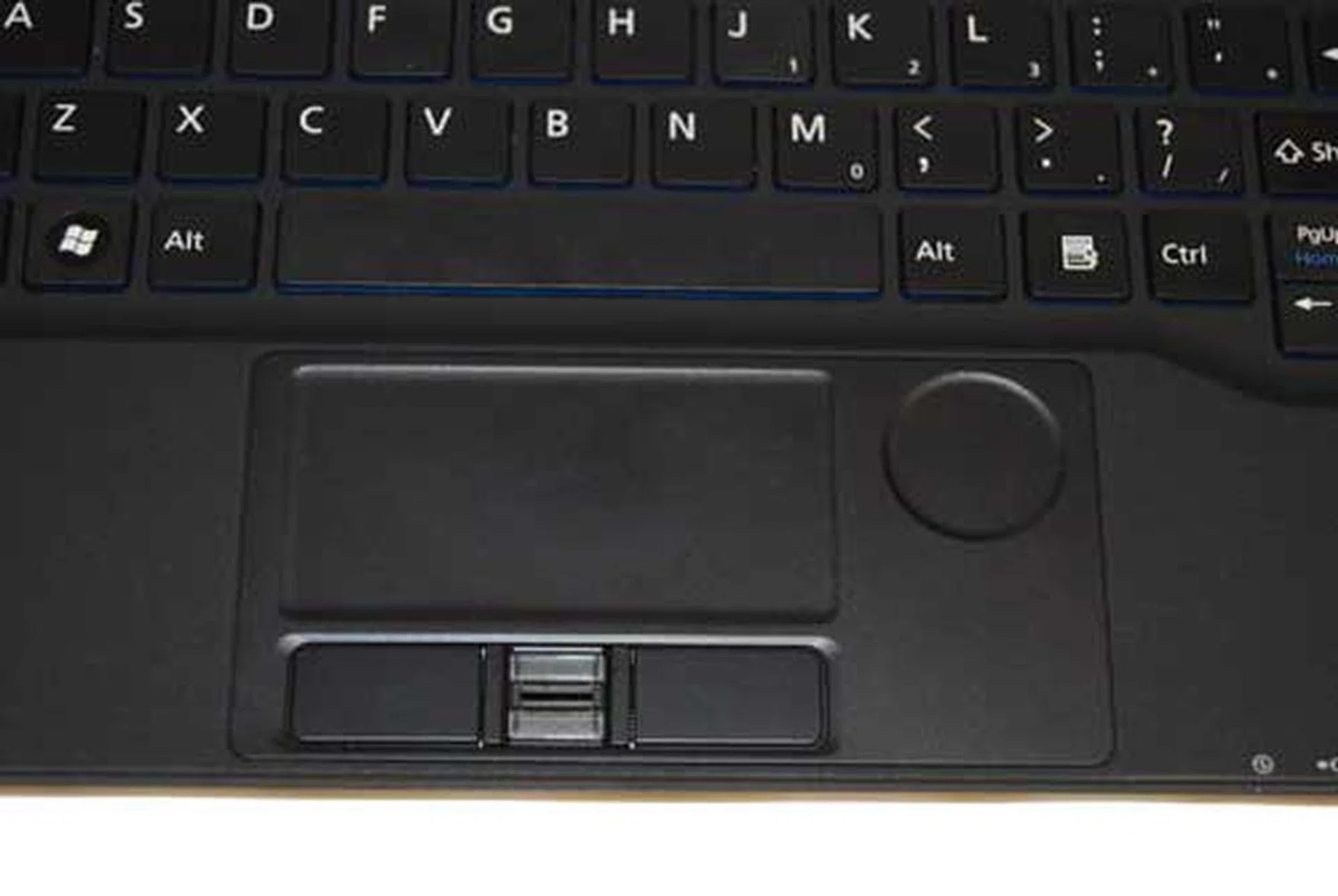 Small trackpads should be relegated to the past. Unfortunately, Fujitsu is feeling nostalgic here. But the silver lining is in the scrollpad, which proves to be quite useful in Windows 7, which doesn't play very well with fancy multi-touch scrolling that's often featured on other notebooks.