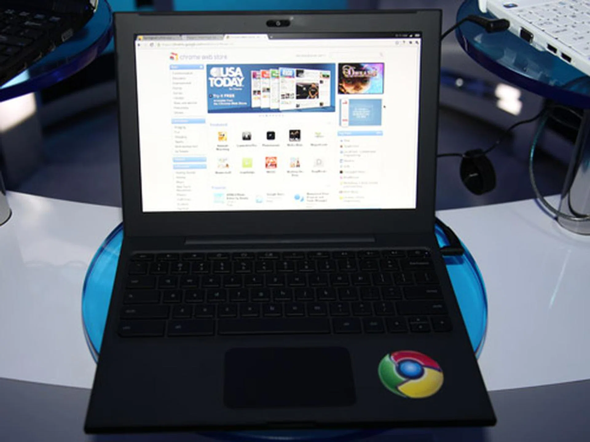 Intel netbooks do not only run Windows but they are versatile enough to run all sorts of operating systems. We managed to have a go at Google's Chromium OS.