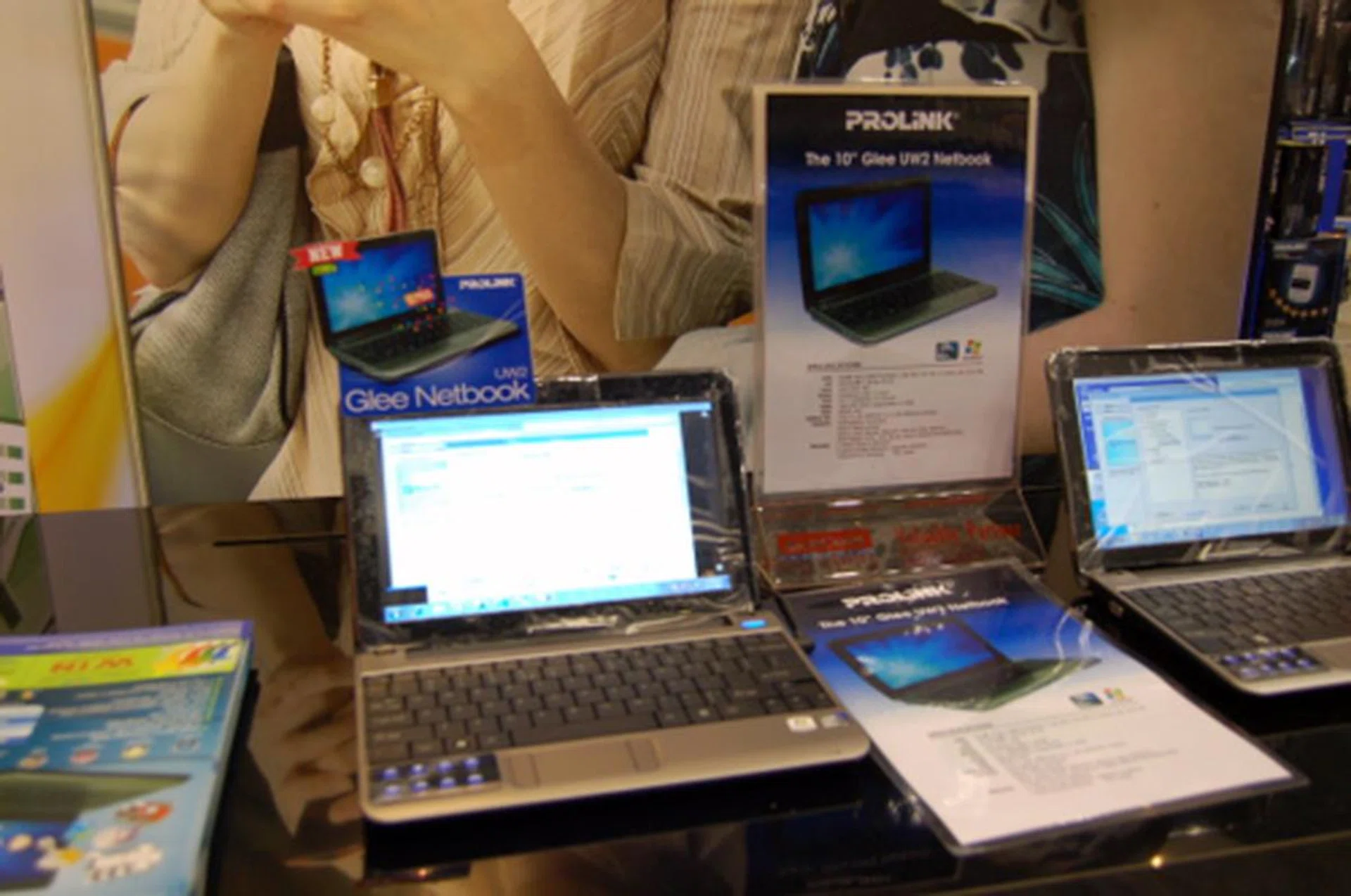 The 10-inch Glee UW2 is a pretty normal netbook which packs an Intel Atom N450 processor, a 250GB hard drive and 1GB of RAM which Prolink claim is upgradable to 2GB. $449 gets you the 3-cell battery version and $469, the 6-cell version. We're sure you'll be Berry interested. (Zing!)