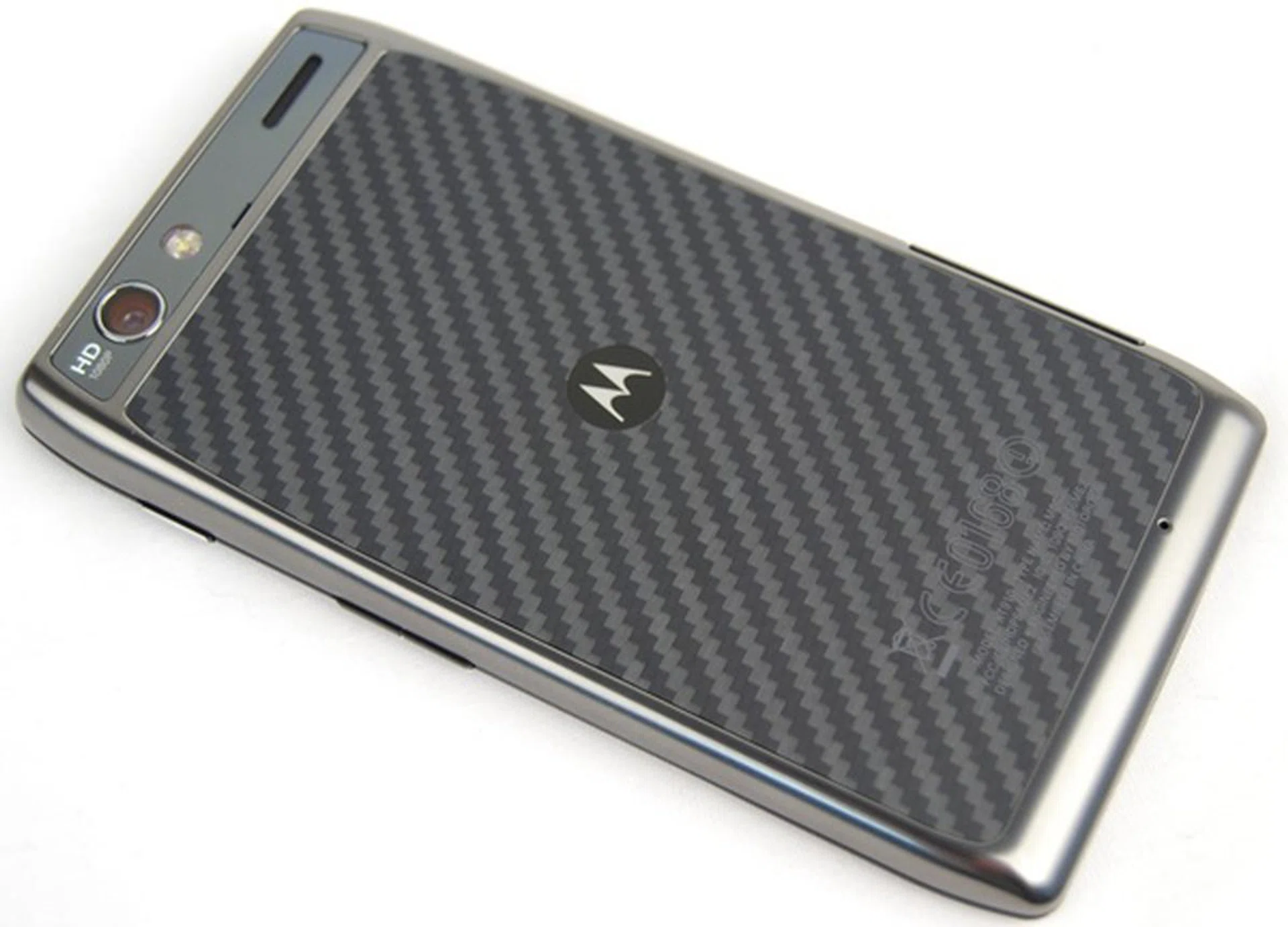 Kevlar fibre seems to be the mainstay of the Razr family of smartphones. Its patterned design allows Motorola to differentiate the Razr Maxx from the rest of the Android smartphones in the market.