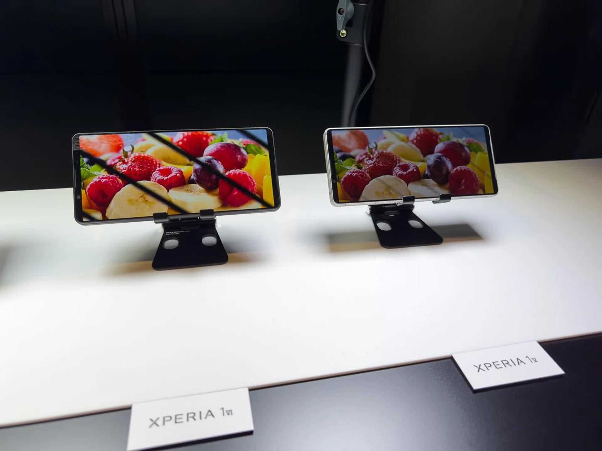 Left to right: Xperia 1 VI, Xperia 1 V. Again, apologies for the black lines.