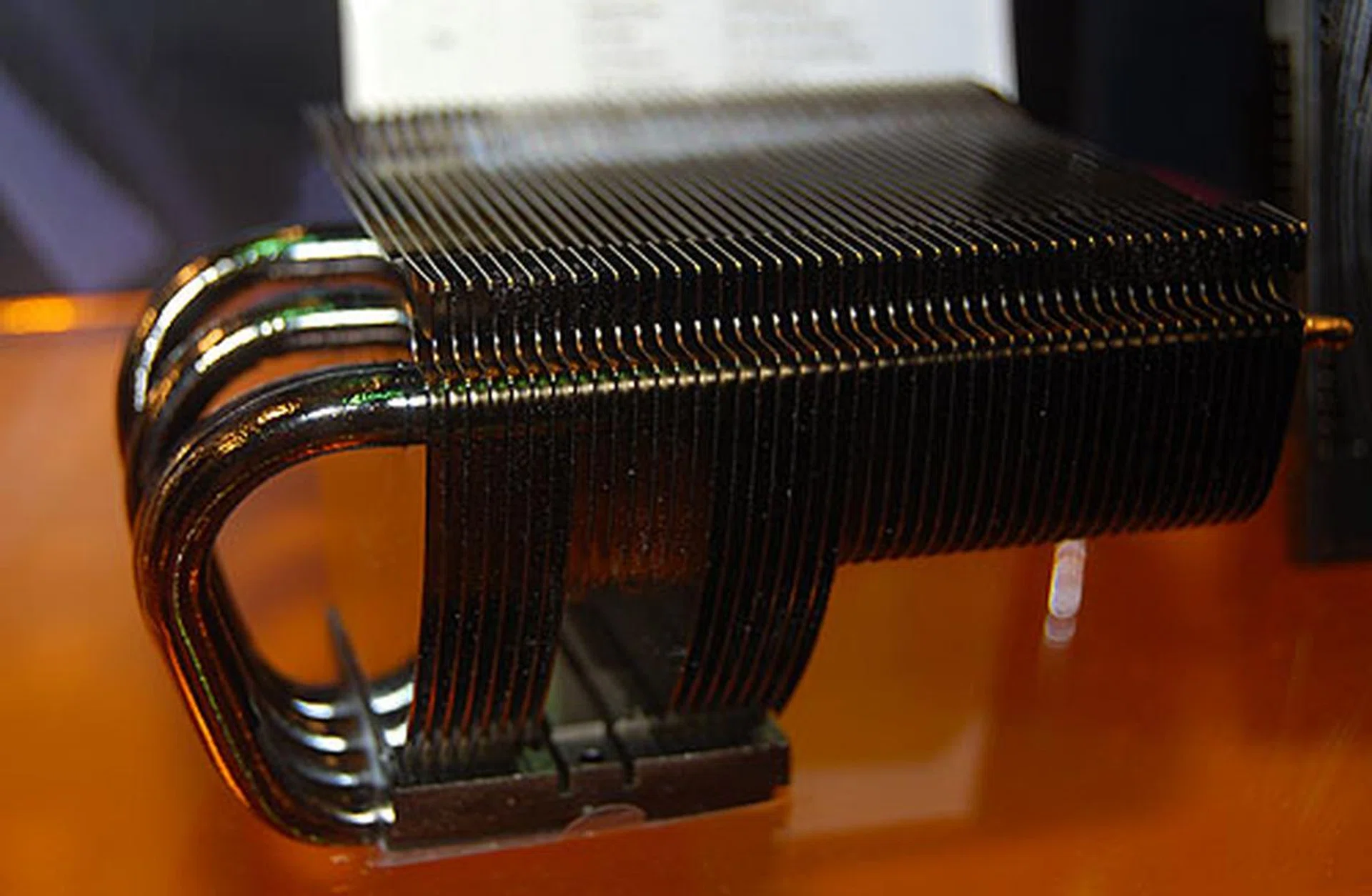  The Xigmatek Blackblock uses the vendor's HDT design with four heat pipes and aluminum fins. It will come with a 92mm fan rated between 1200 and 2800rpm.  