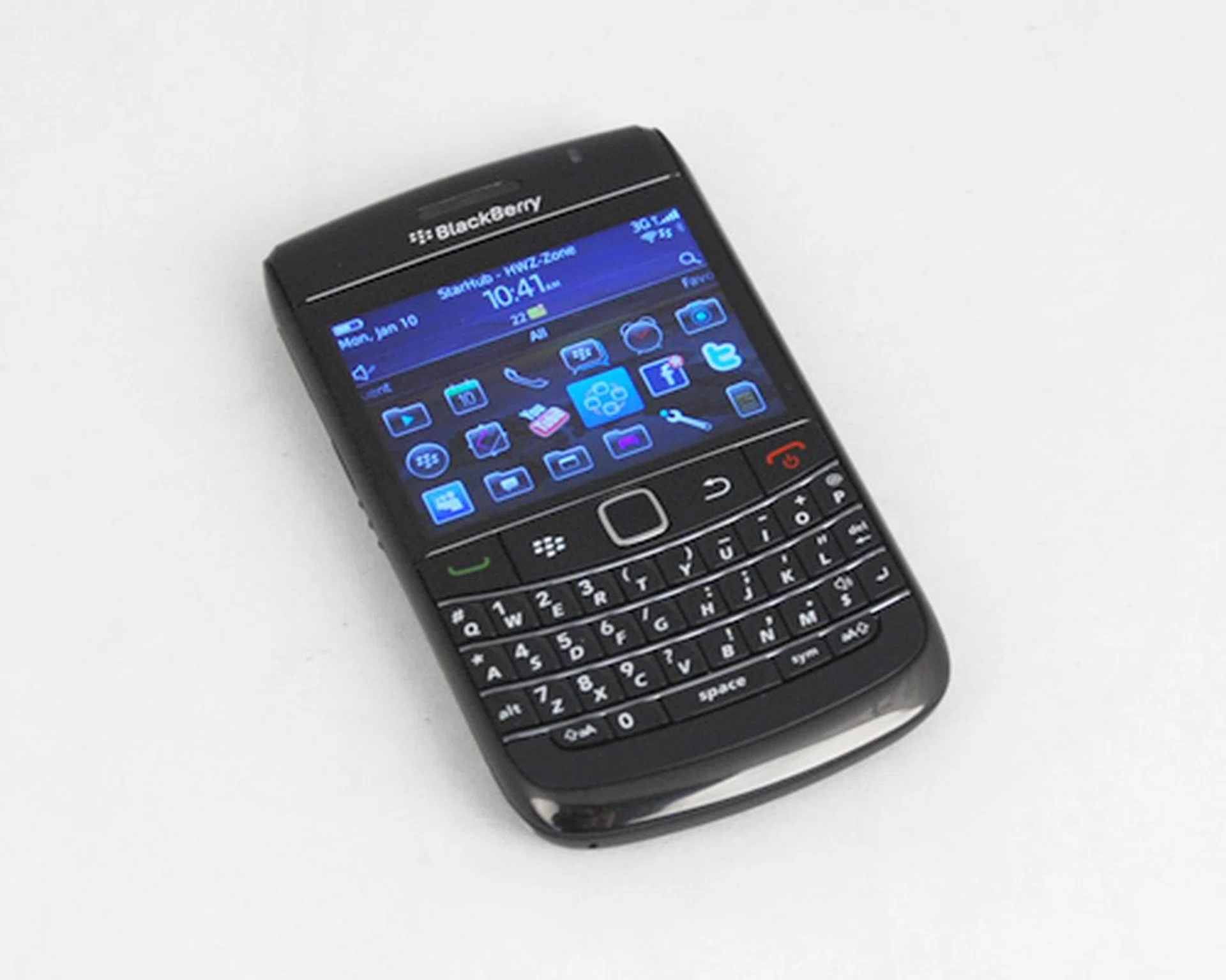To upgrade, or not to upgrade? The hardware improvements are minute, but the BlackBeryr Bold 9780 does come with a much more usable BlackBerry 6 OS.