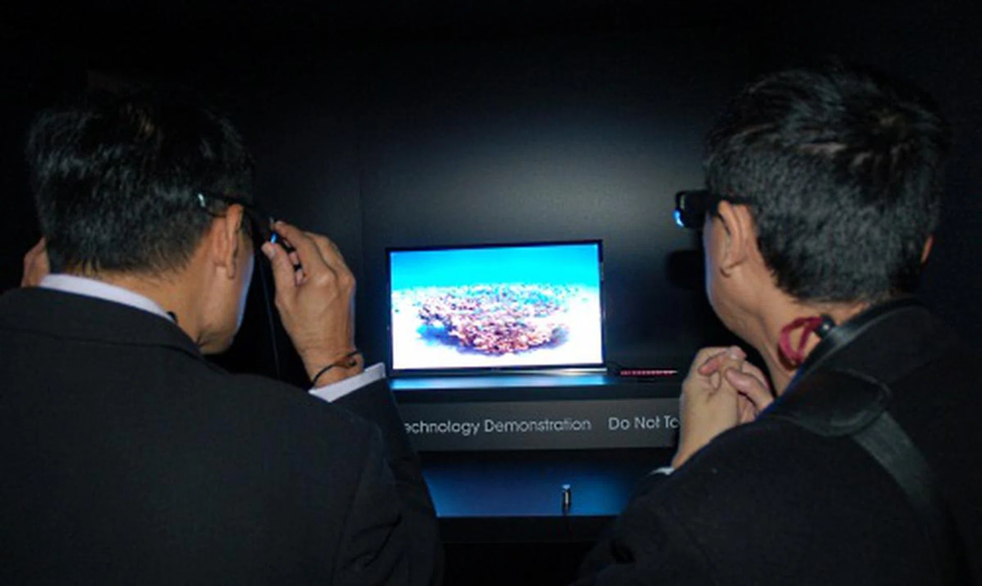 OLED technology has been bandied around for the longest time but cost has been a major stumbling block. So while 3D appears trivial to implement on OLED screens as seen in this Sony tech demo, don't count on it actually coming to homes for a long while yet.