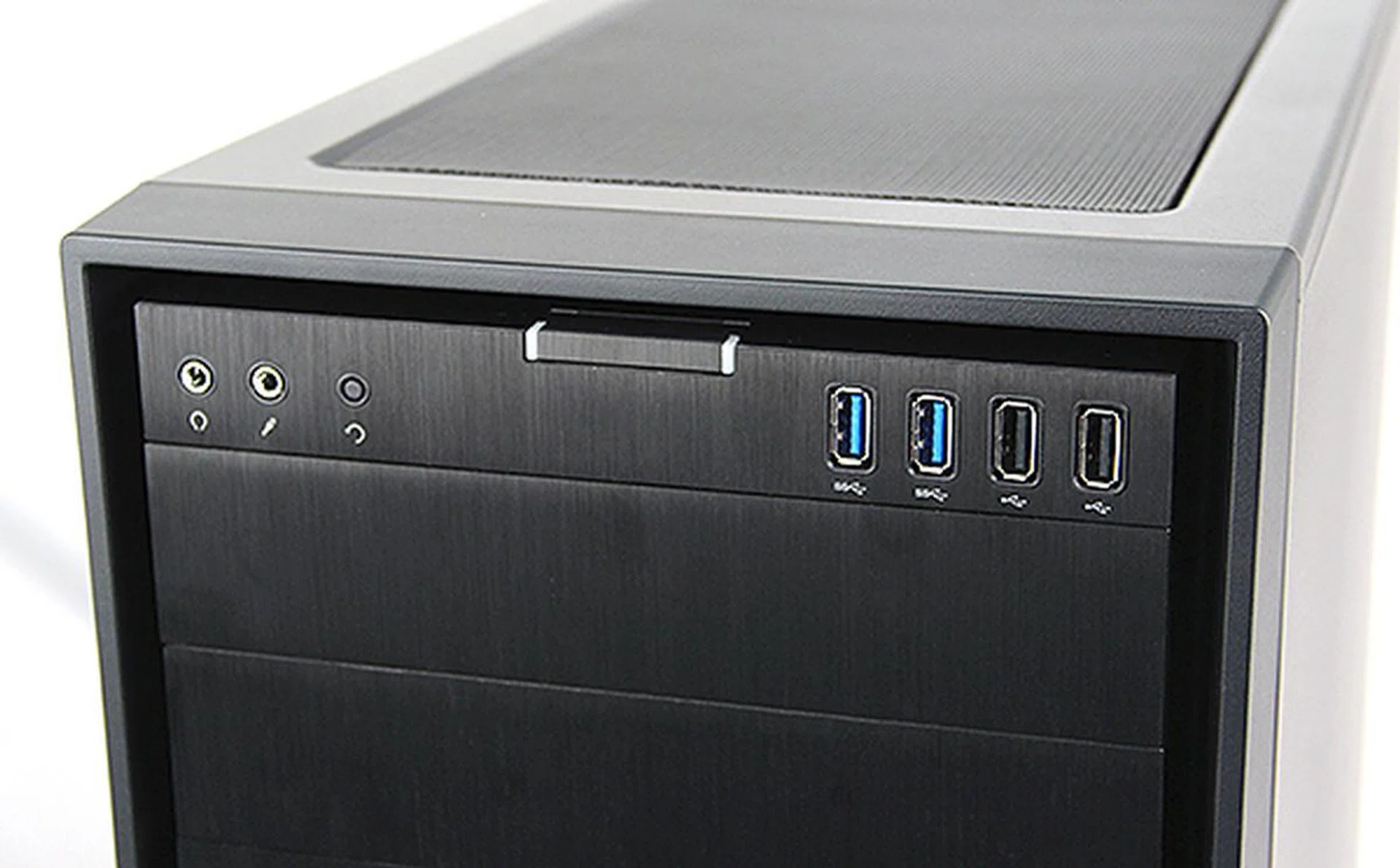 The front panel is brushed aluminum which is a nice contrast to the rest of the casing. There is a generous helping of four USB ports, two USB 3.0 and two USB 2.0, which is nice. The reset button is a tad hard to activate because of its size.