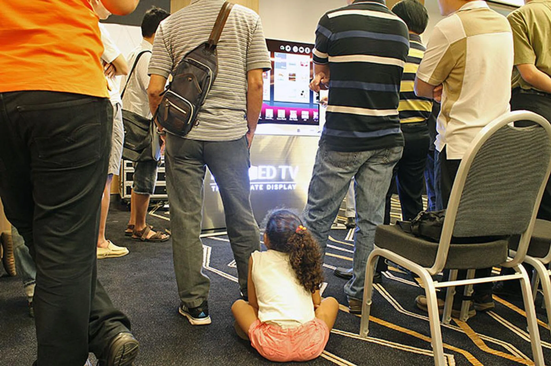 In the midst of adults, we spotted this little girl, who seemed very interested in the TV demos. It's good to start young.