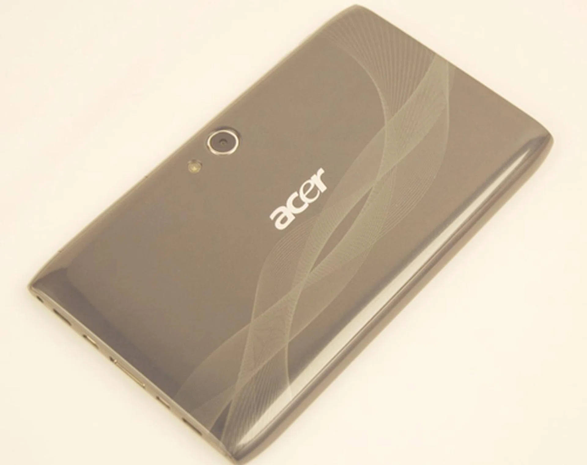 The swirling designs do make the A100 stand out among the other tablets and holds it own against the rubberized matte surface of the PlayBook and unibody aluminum body of the Flyer.
