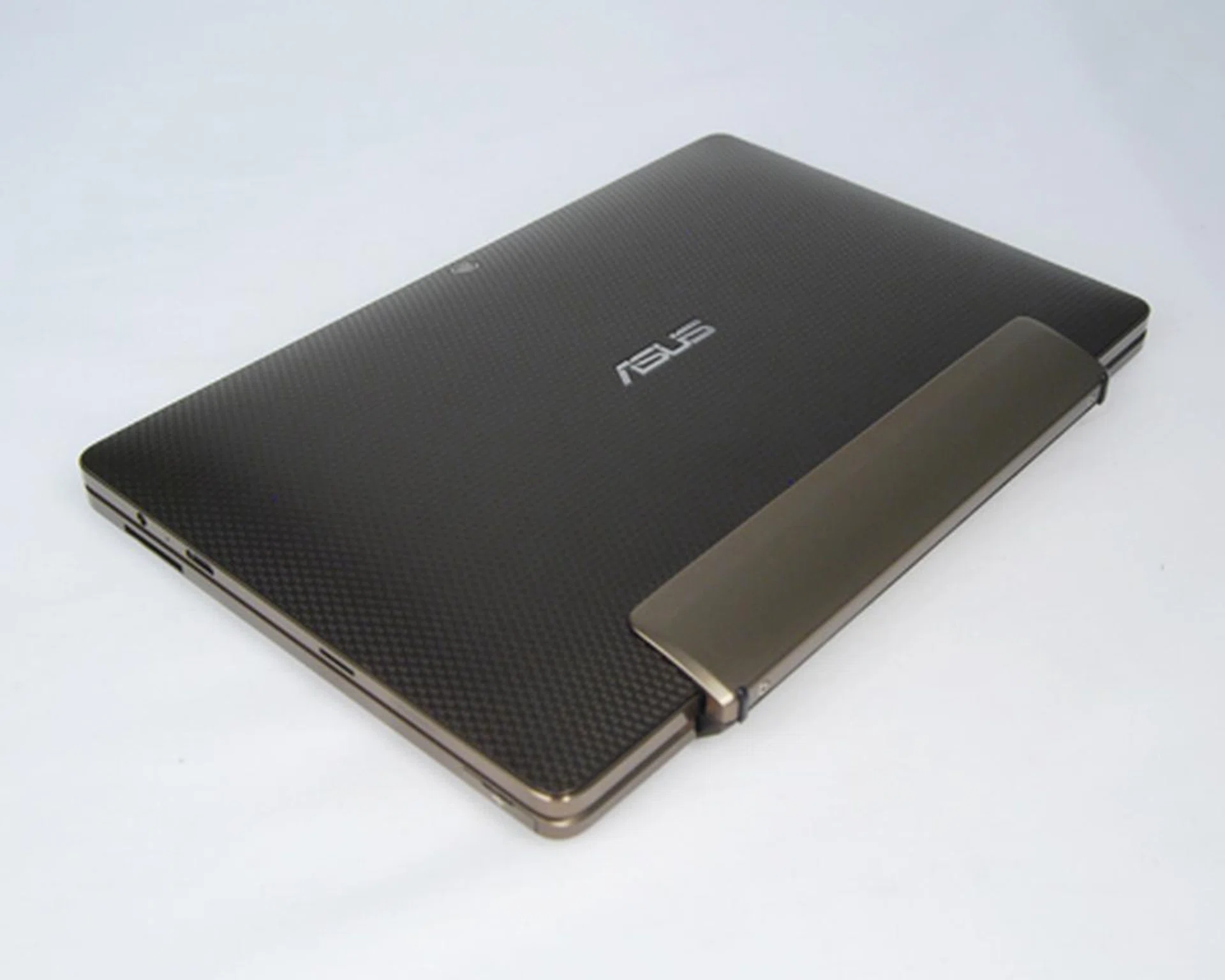 True to its moniker, the Transformer tablet transforms into a netbook. In short, you get the best of both worlds (tablet and netbook).