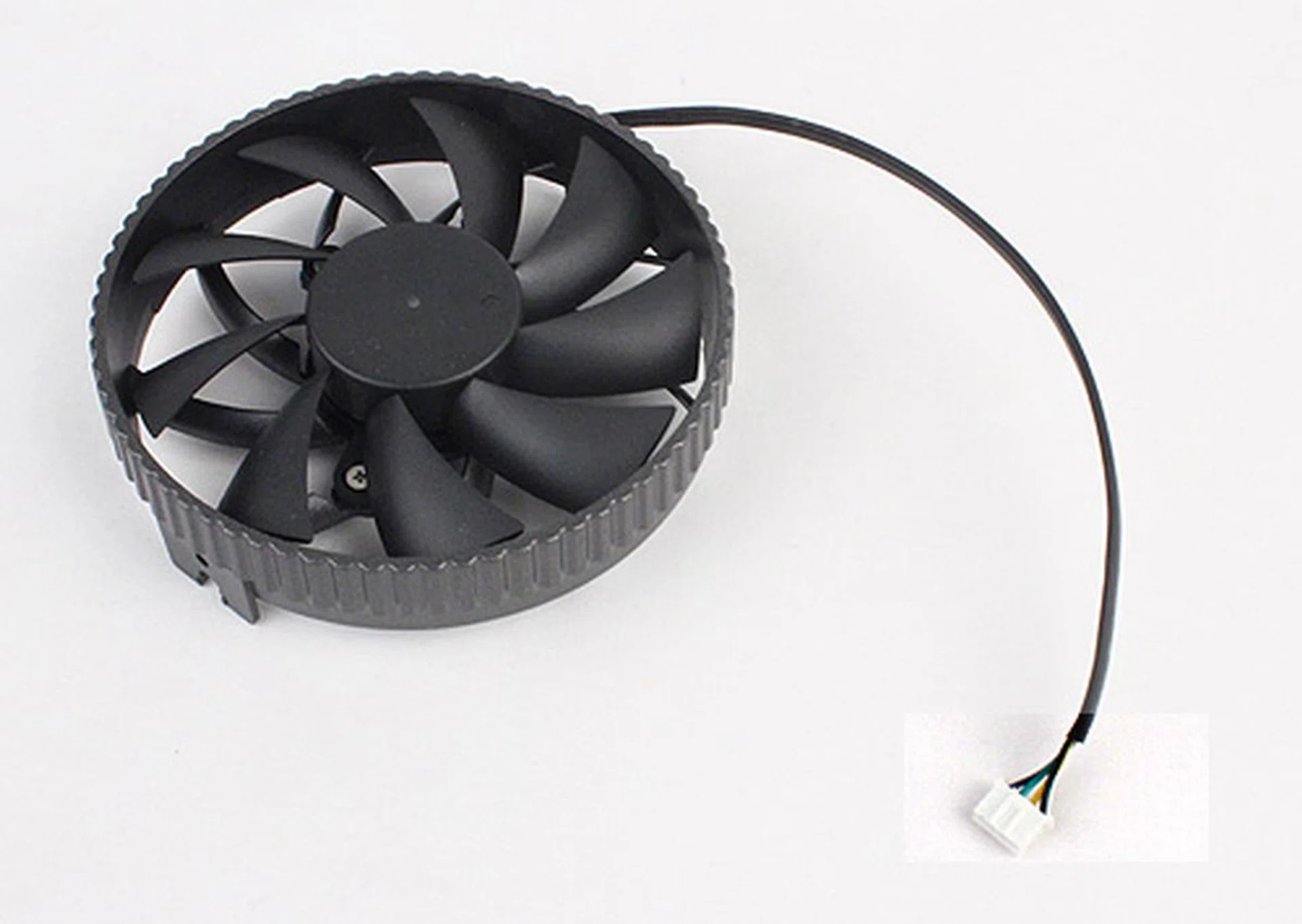 As part of its TwinThermal cooling system, the MSI GTX 650 Power Edition comes with an additional 90mm fan.