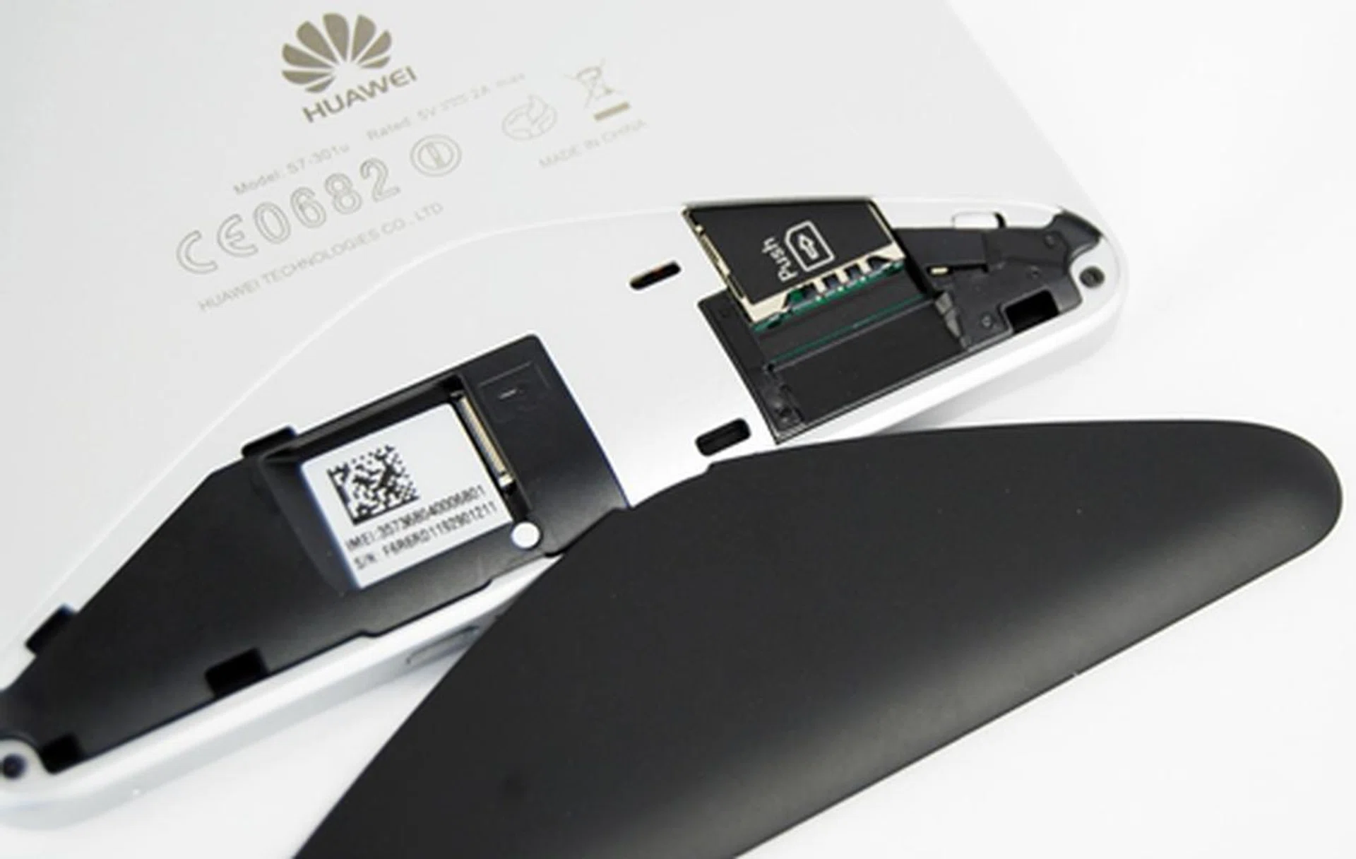Huawei could have placed these slots at the side of the MediaPad for easier access. 