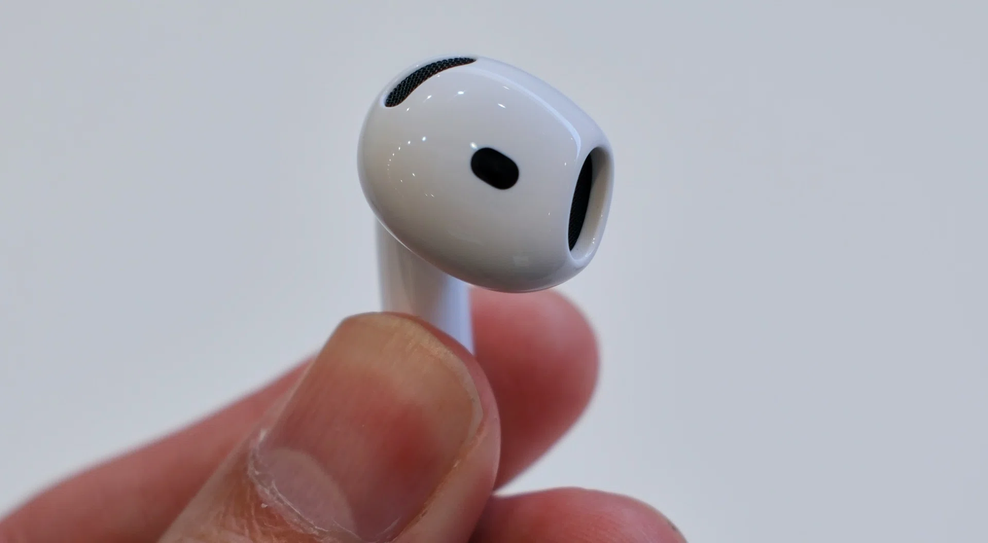 AirPods 5 earbuds