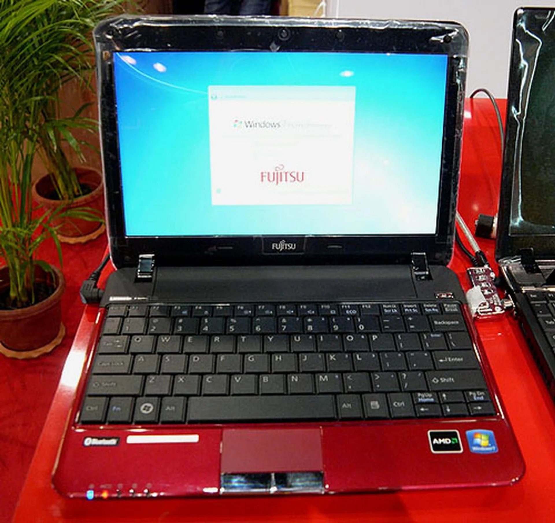 The 11.6-inch LifeBook P3010 uses an AMD Athlon Neo MV-40 processor with 2GB of memory. You'll get Win 7 Premium on a 320GB HDD with up to 3.47 hours of battery life. Weighing around 1.6kg, this portable notebook goes for $699.