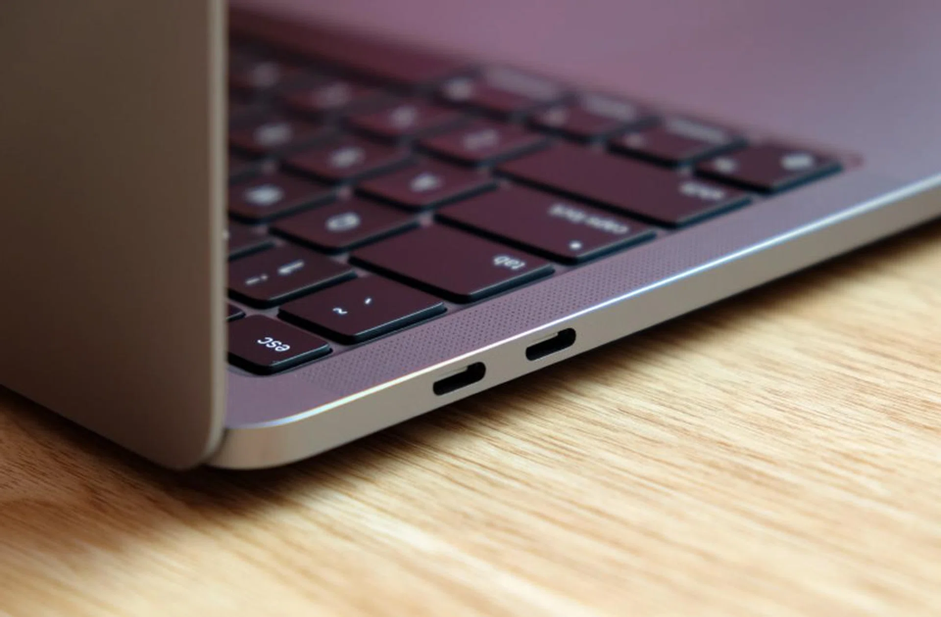 The USB-C ports support Thunderbolt 3 and USB4.