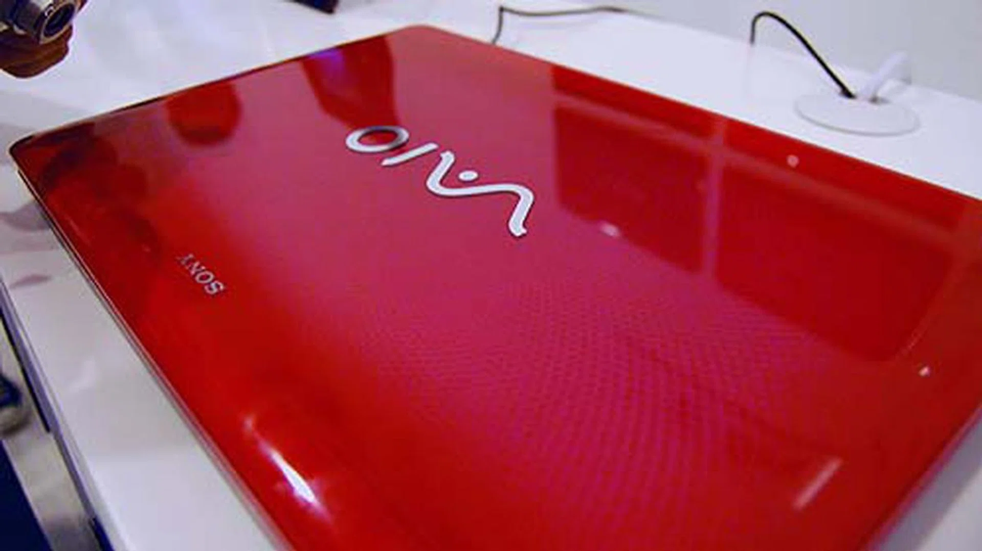 The VAIO E sports Intel's Core i3-330 (2.13GHz) processor, pretty colors and VAIO Assist functionality. Price to be confirmed.