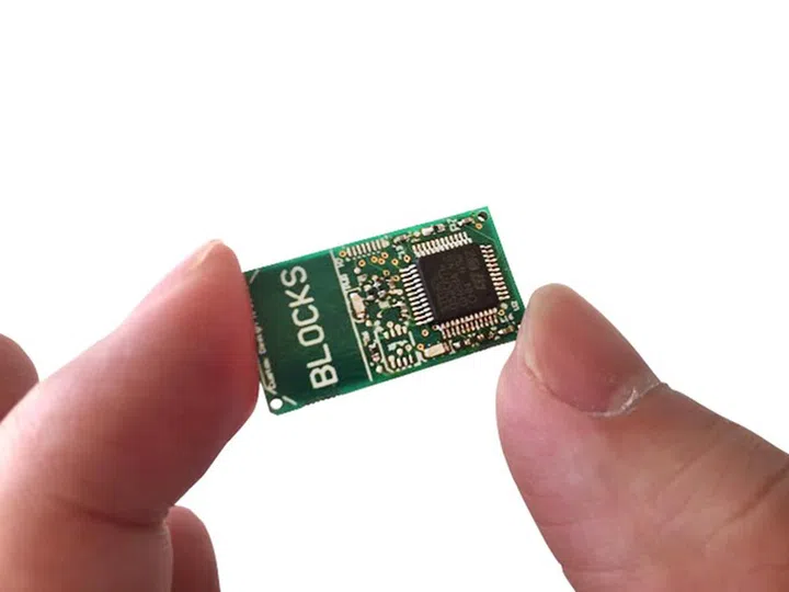 Each module comes with its own microcontroller, therefore taking away the performance strain from the smartwatch's Core.