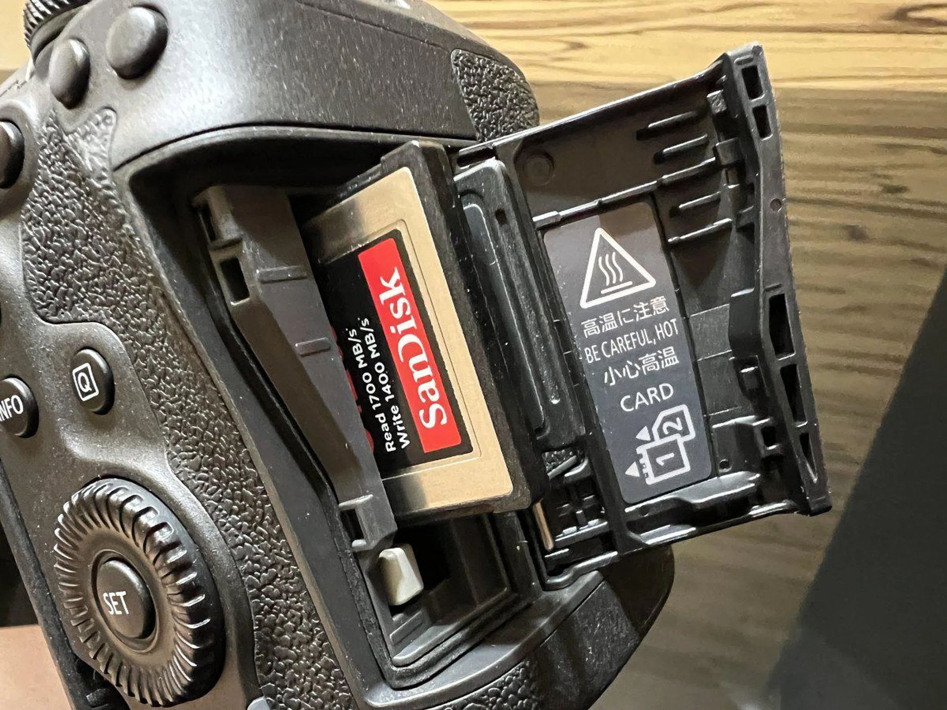 Dual Shooting let's you capture up to 8K (7620 x 4230px) photos to one card while recording 30p full HD videos to the other. Photo: HWZ