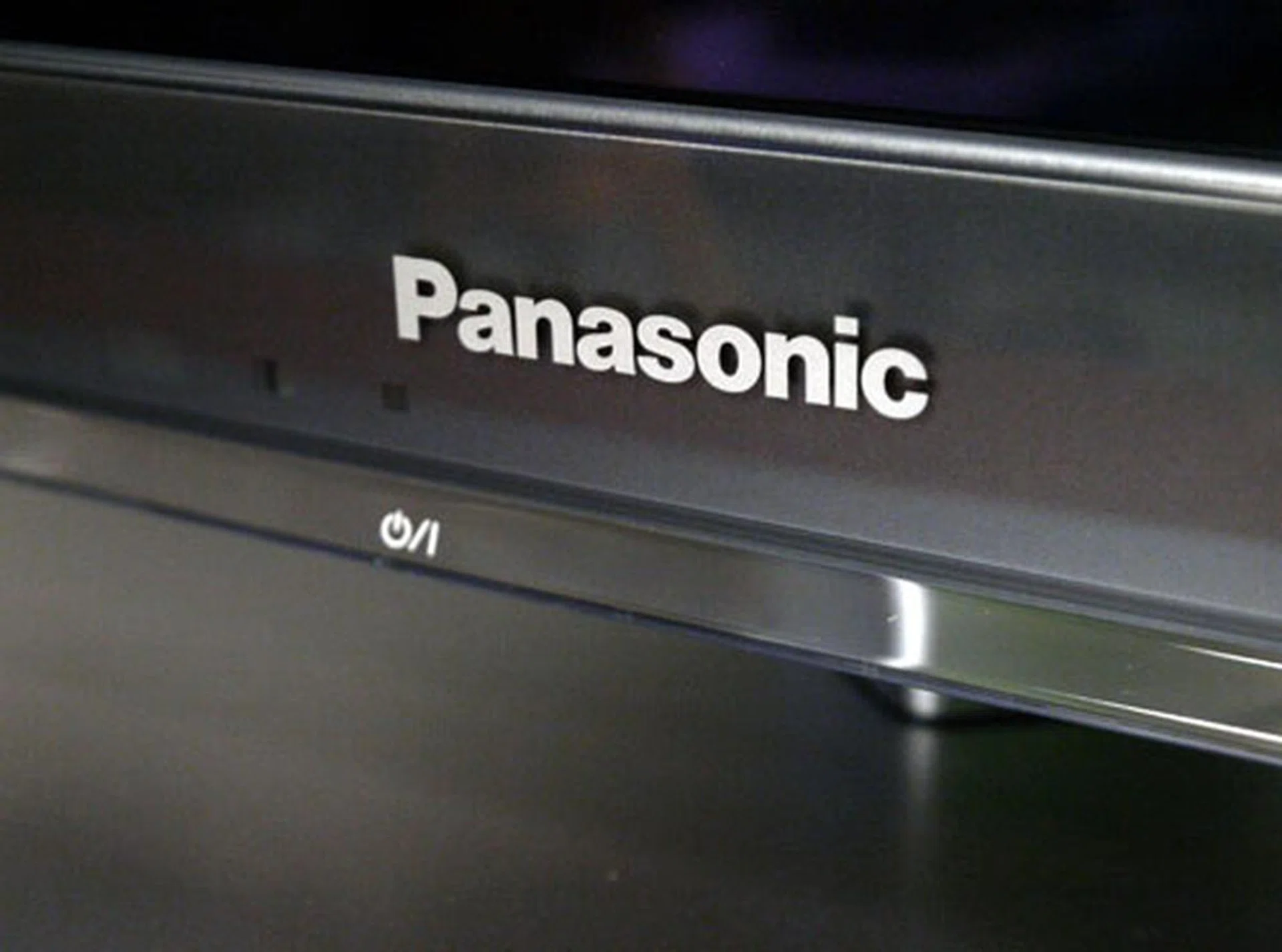 The brand's logo is etched distinctly in the middle of the bezel, while the TV's relatively neutral colors should blend in well with modern home decors.  