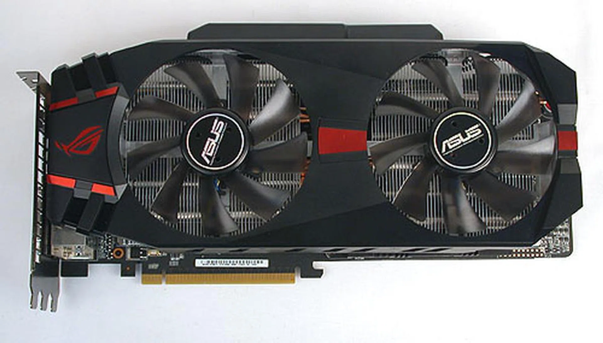 ASUS' DirectCU II isn't exactly new to us and with its copper heatpipes, twin cooling fans and that massive heatsink, it's claimed to improve operating temperatures by 20% over the standard design. 