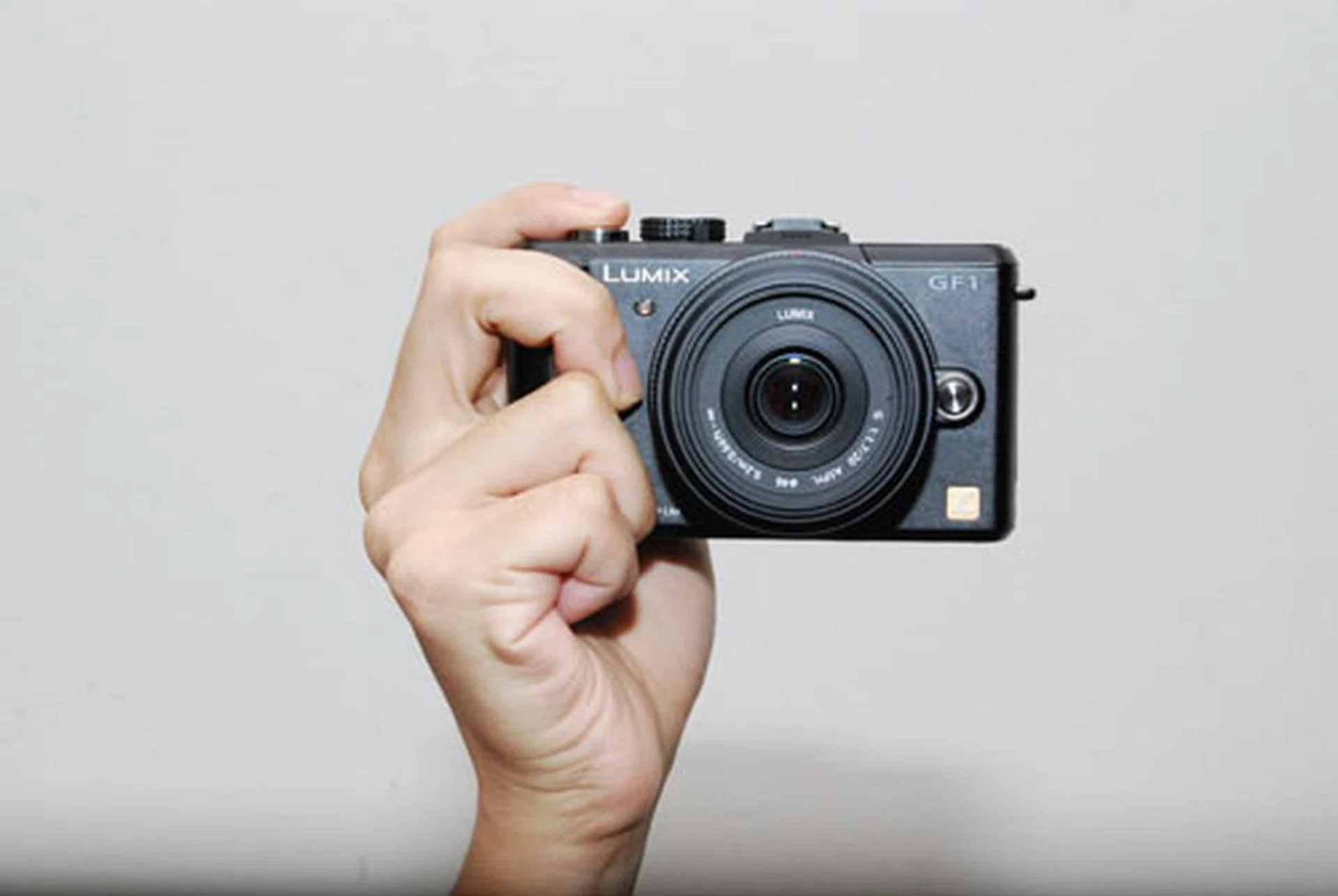 The GF1's weight feels evenly distributed, making it easy to shoot even with just one hand.