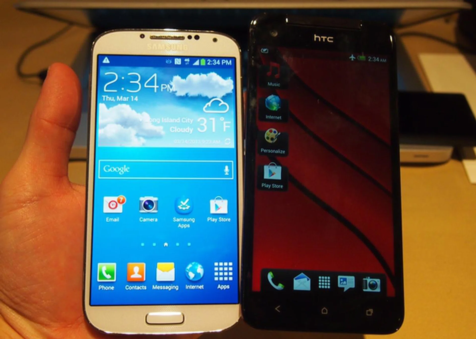 Samsung Galaxy S4 vs. HTC Butterfly