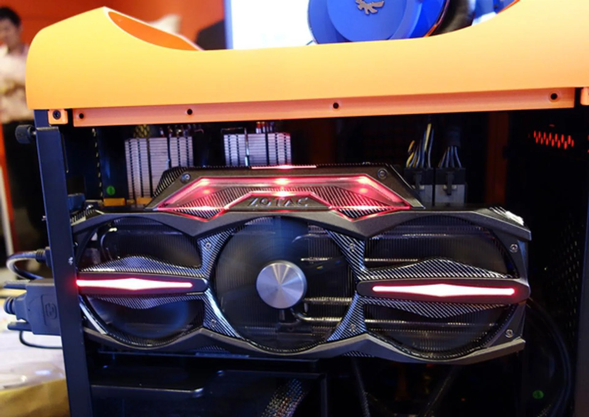 The Zotac GTX 980 AMP! Extreme edition glowed red with its Light.id feature. Check out its Carbon ExoArmor!
