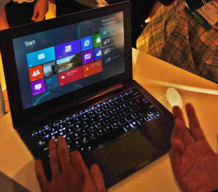 To the right of the Metro start screen, the ultrabook user is able to invoke the Second Screen menu and toggle how it can be utilized.