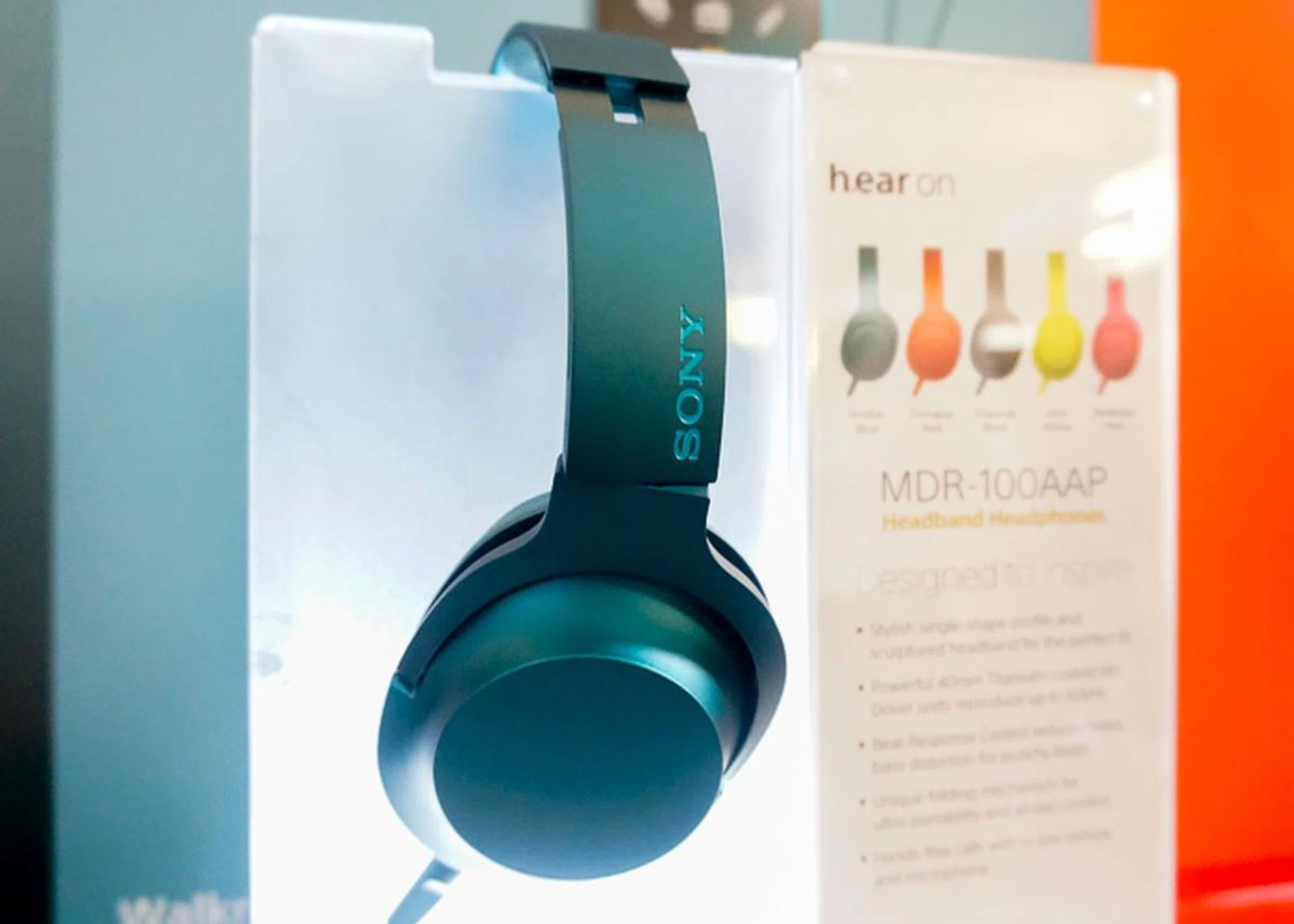 Bright colors mark the young, fresh nature of the h.ear series.