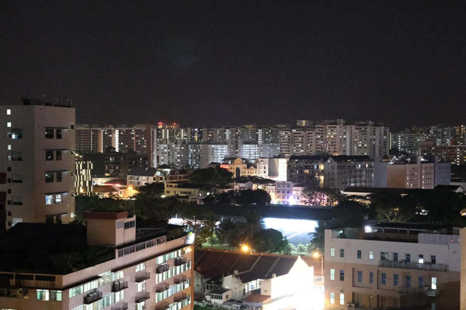 42.5mm at f/8.0, 1/10s, ISO 25,600.