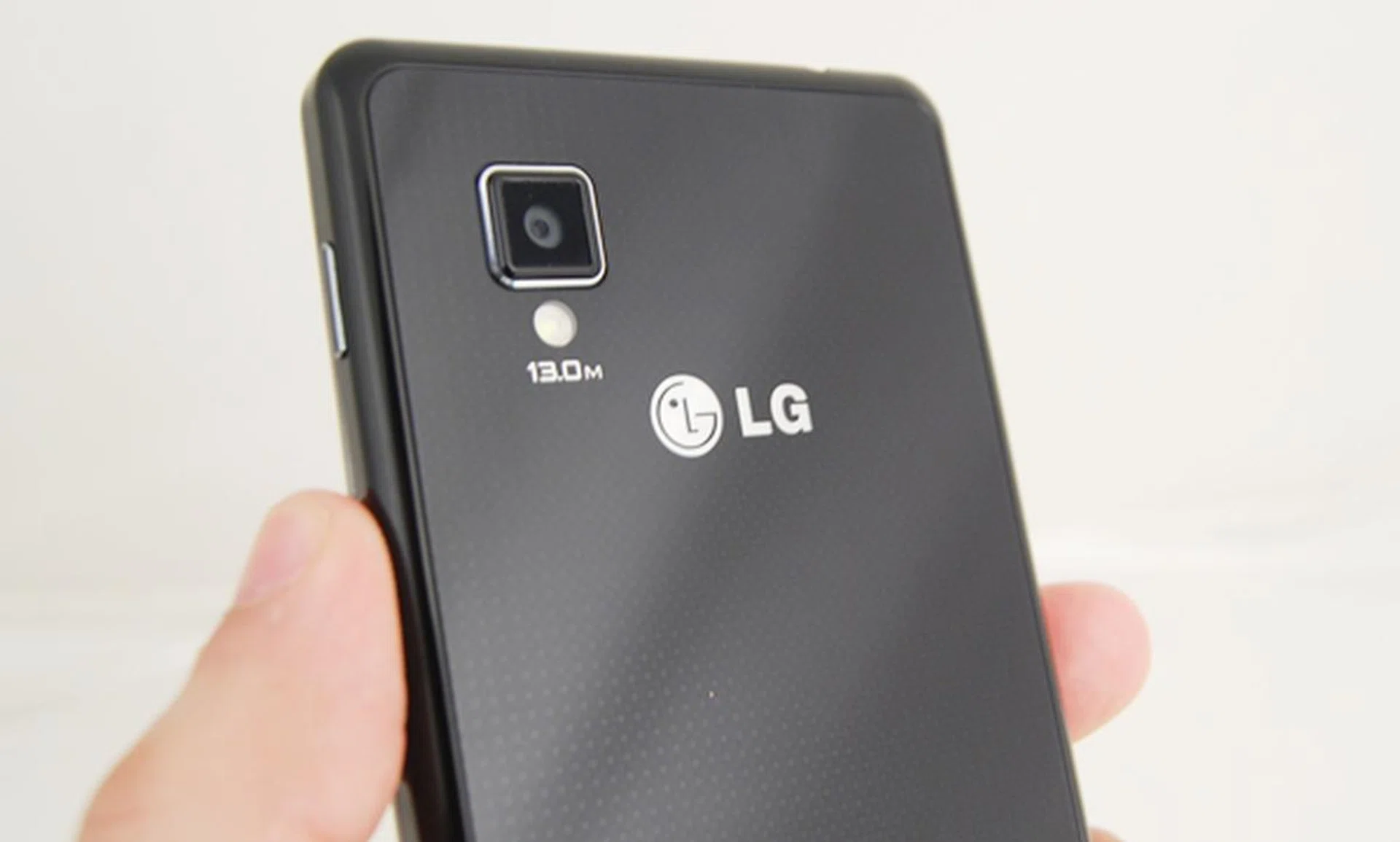 Crystal Reflection Method, a patented technology is used to display the sparkling pattern on the rear glass panel of the LG Optimus G.