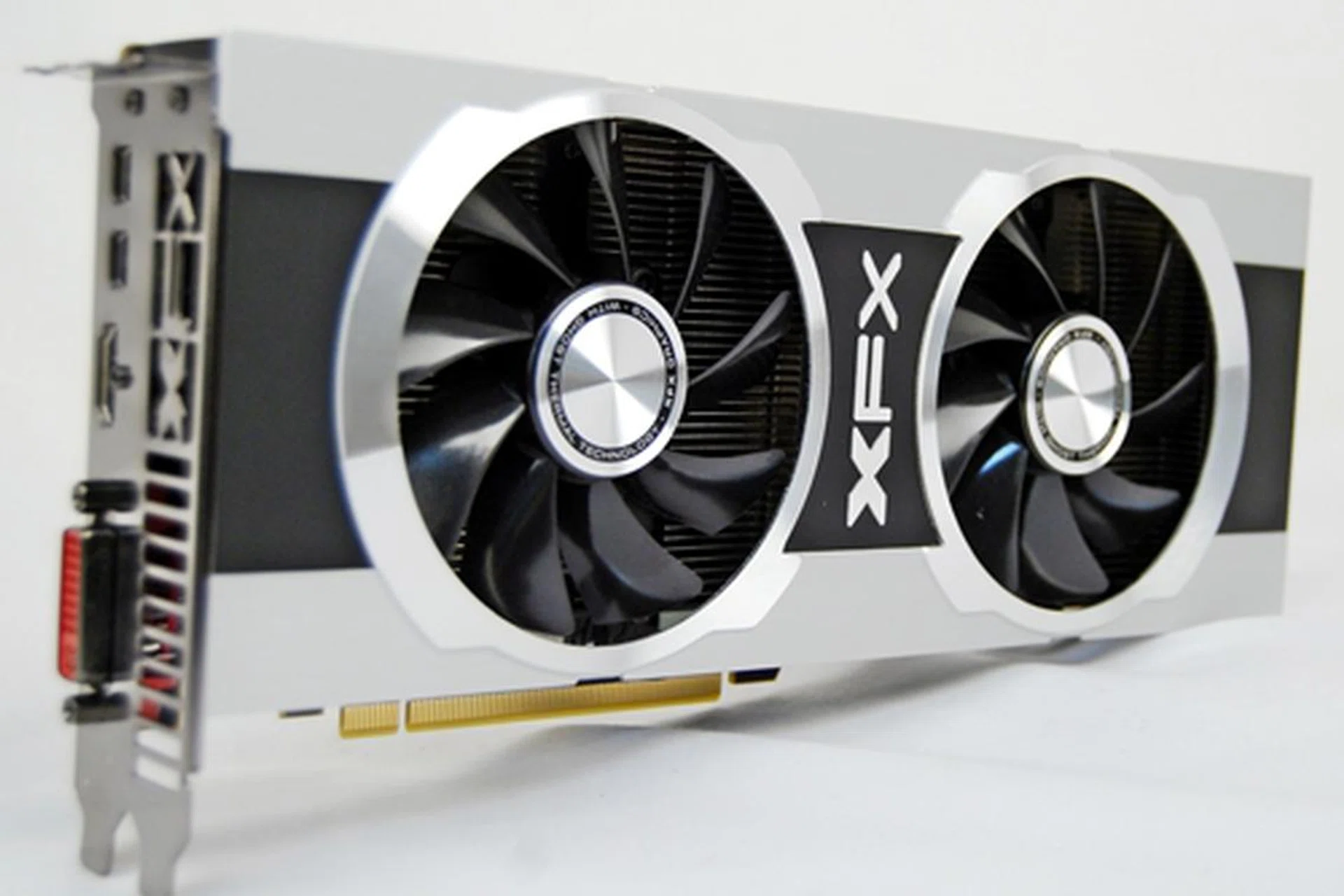 The XFX R7950 Black Edition Double Dissipation has its Tahiti Pro GPU overclocked by 100MHz to 900MHz. Its 3GB of GDDR5 video memory is rated at 5500MHz, an increase of 500MHz from the factory default rate of 5000MHz.
