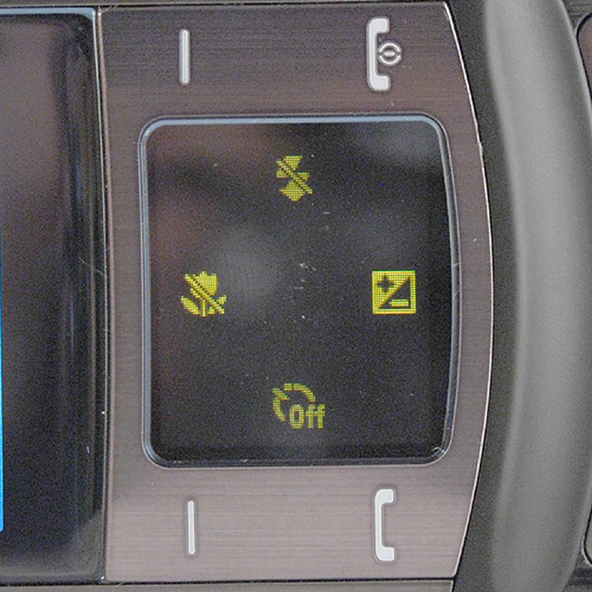 To improve the ease of usage in its camera mode, the Magical Touch switches accordingly to provide shortcuts to Flash, Exposure, Timer and Macro settings accordingly from top clockwise.