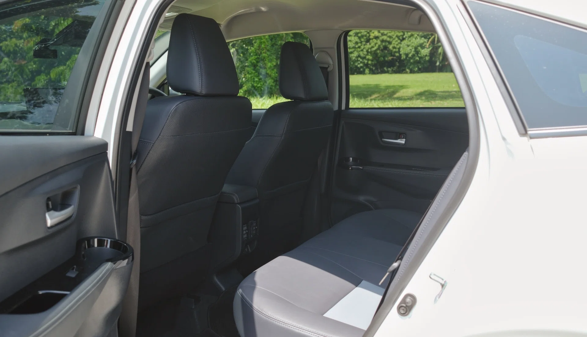 Toyota Vios Hybrid rear leg room