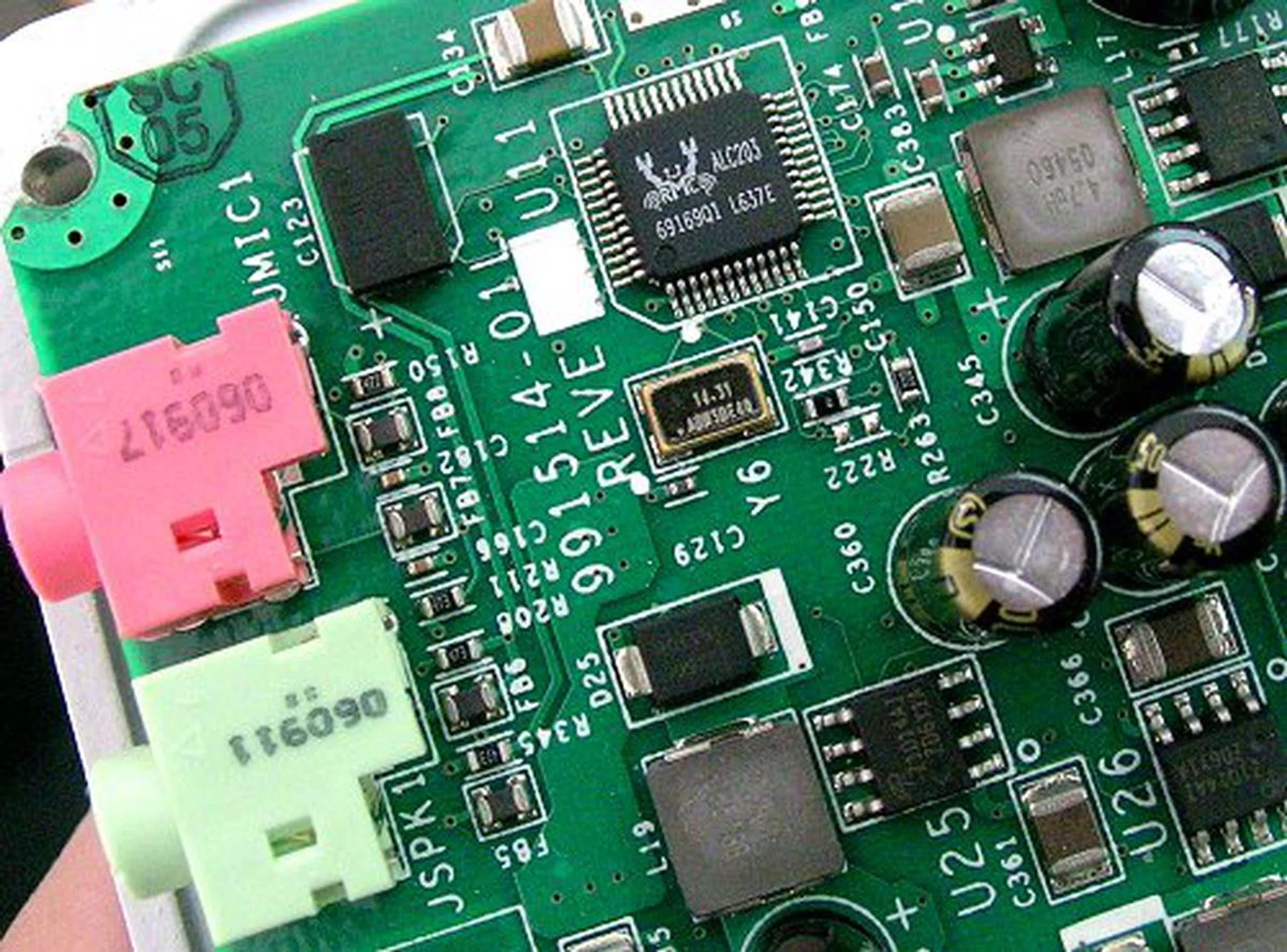 With its own audio processing, the US100 comes with a Realtek ALC203 CODEC.