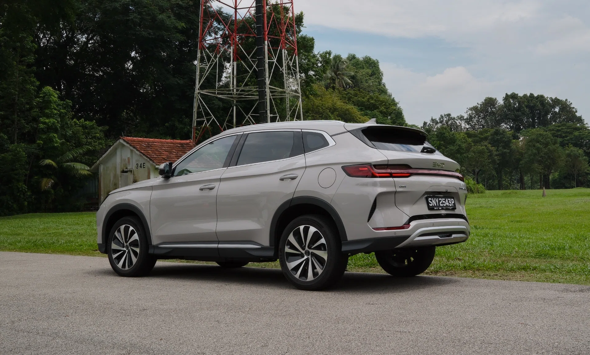 BYD Sealion 6 DM-i rear 3/4 angle