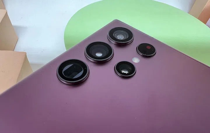 The S22 Ultra lacks the camera bump found on the S22 and S22+.