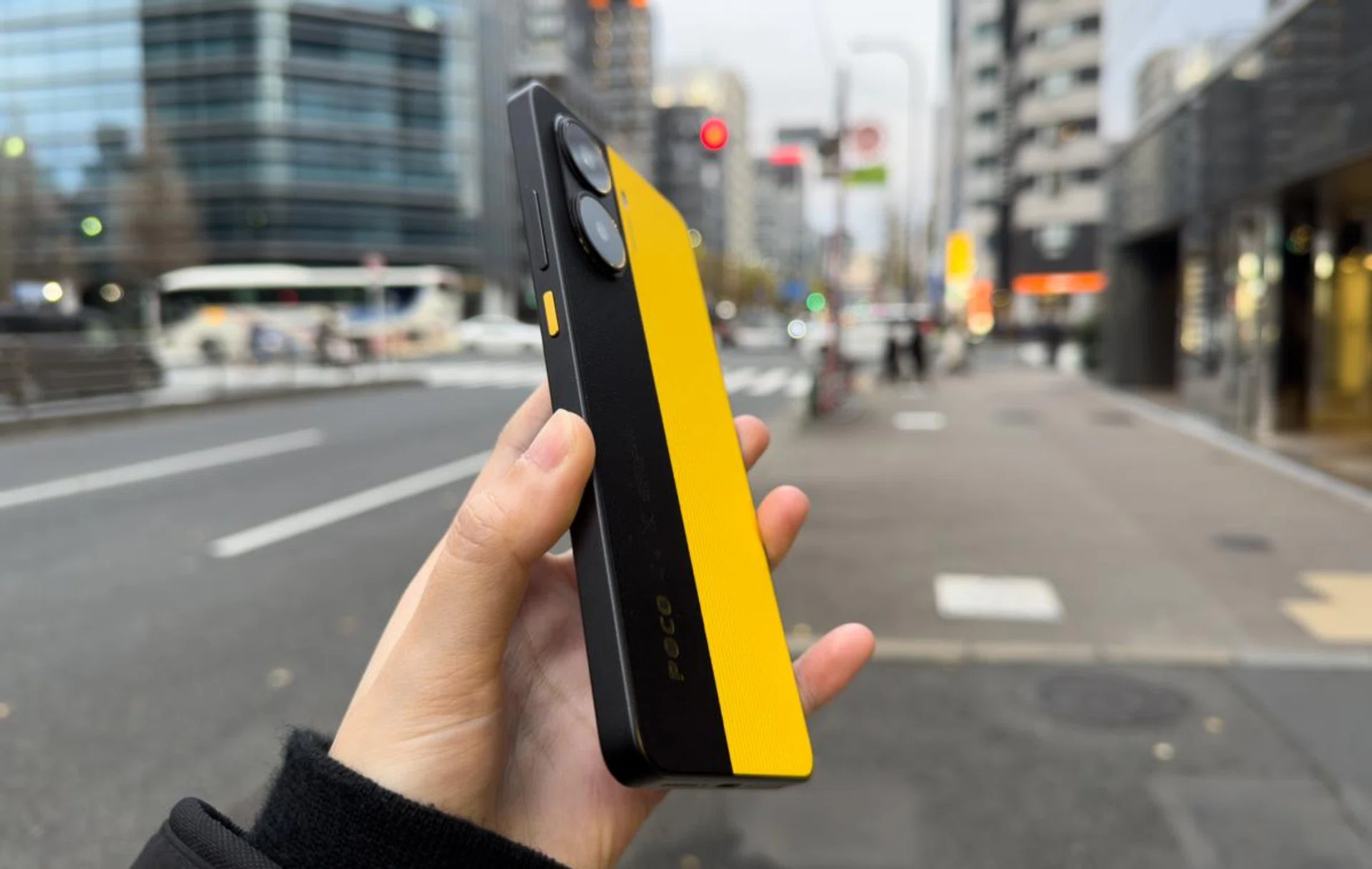Check out the golden yellow power button. Photo: HWZ.