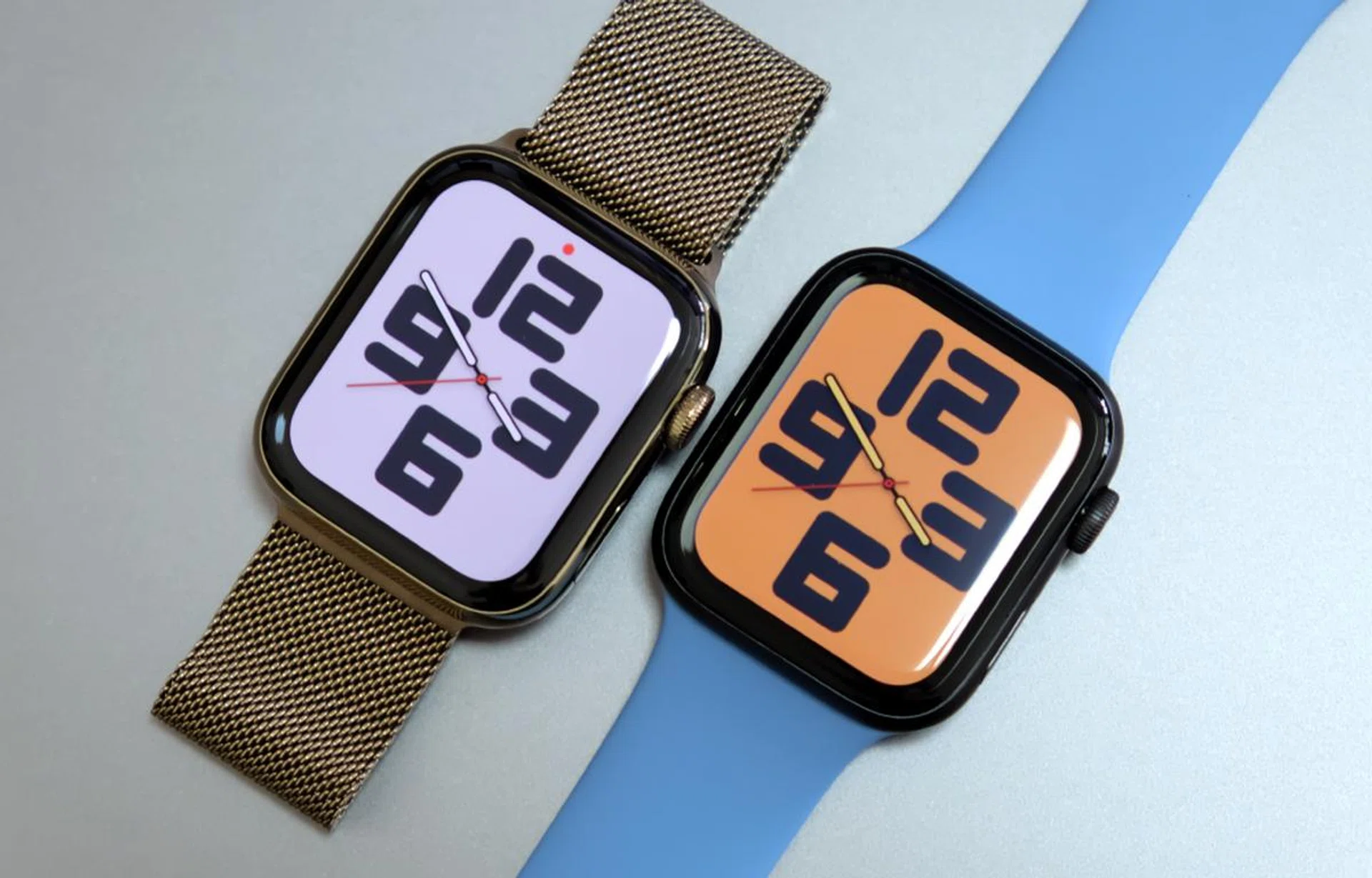 Apple has two new smartwatches this year. The Apple Watch Series 6 on the left, and the Apple Watch SE on the right.