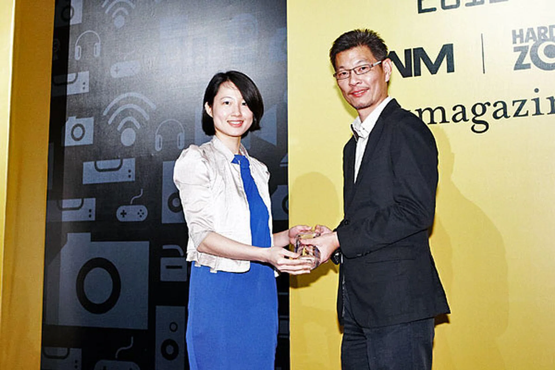 Western Digital won two awards: Editor's Choice for Best HD Media Center, and Reader's Choice for Best External HDD Brand. Here's Ms. Angeline Chong, Senior Channel Marketing Specialist, Western Digital (SEA), accepting the award.
