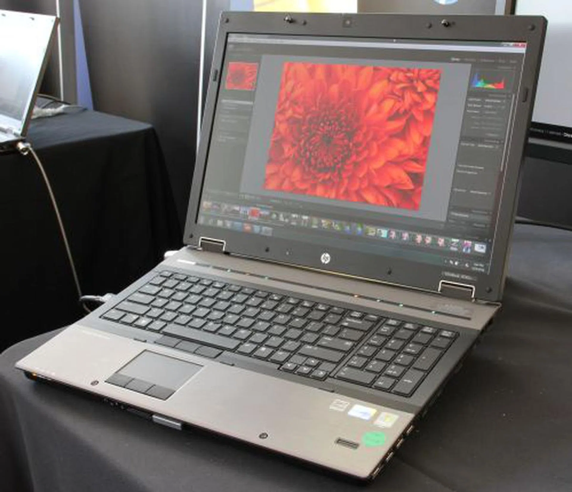 Pricing for the HP EliteBook 8740w starts at US$1,999, with worldwide availability to be in April as well. The 8740w will be offered with the option of the ATI FirePro M7820 with 1GB of GDDR5 video memory, as well as the NVIDIA Quadro FX 2800M or NVIDIA Quadro FX 3800M – both with 1GB GDDR3 of video memory.