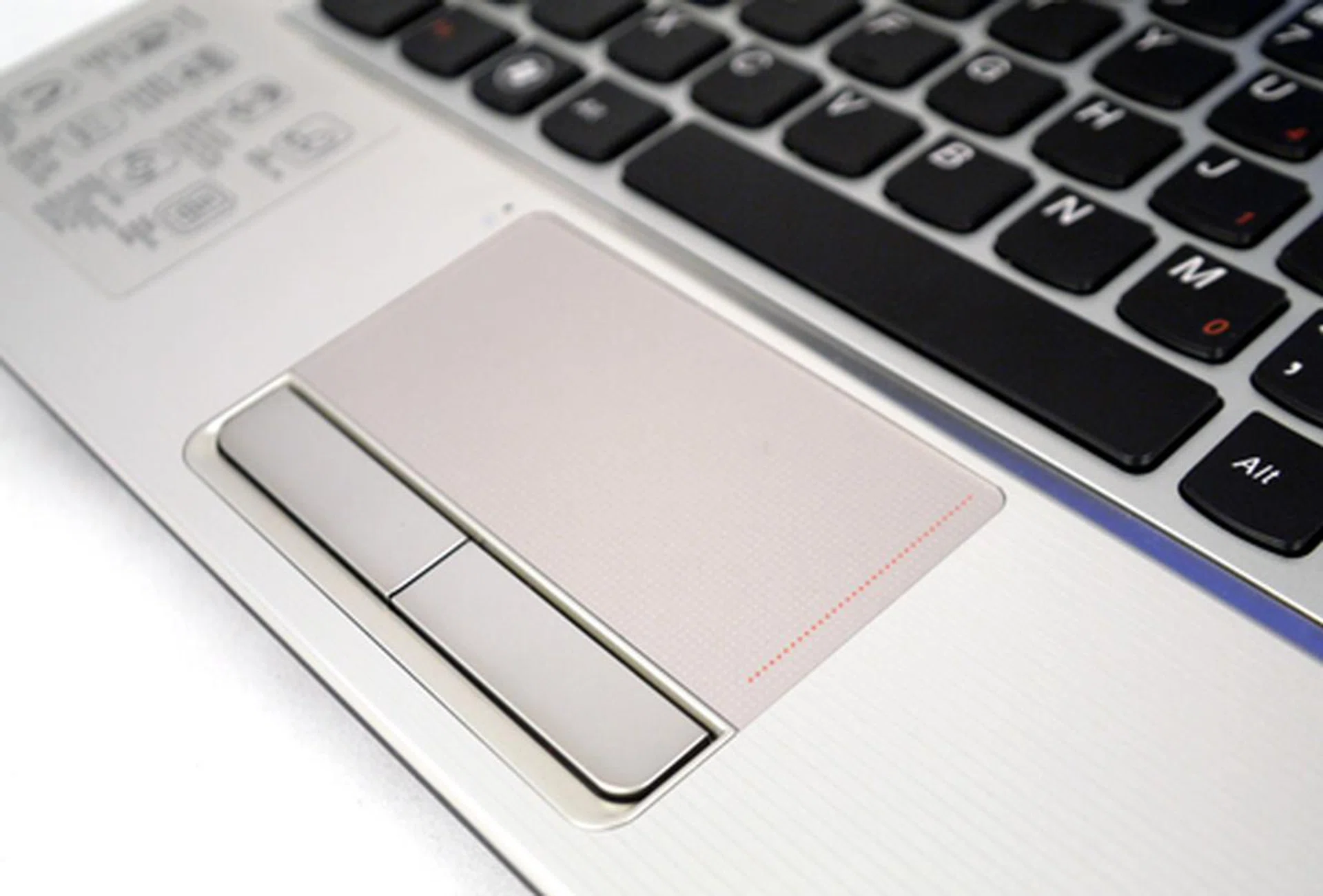 The U460's touchpad has our vote for its dotted textured surface and soft buttons. It is also responsive and offers good traction when you slide your finger across. Apart from it multi-touch features, the Synaptics pad also has a vertical scrollbar tabbed on the right.