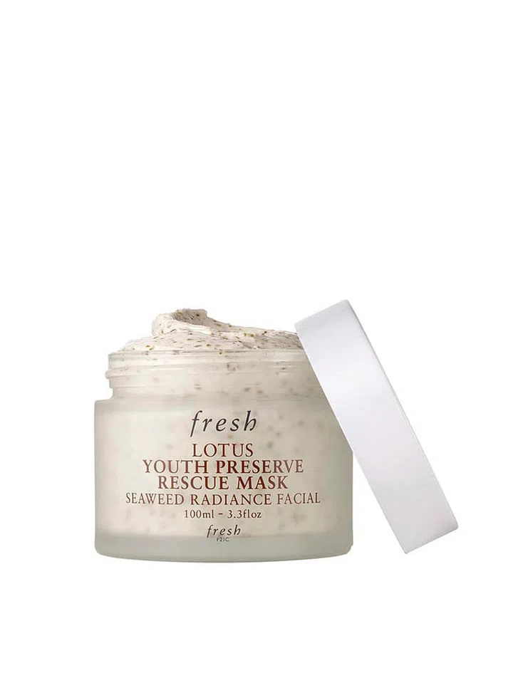 This luxurious jar promises hydrated, soothed and  nourished skin in just 5 minutes. Kombu seaweed flakes and red algae particles provide grit for some gentle exfoliation as well. 