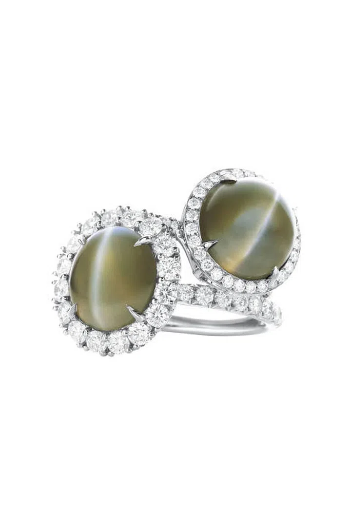 [CRIS-a-ber-el] n. Mined primarily in Brazil and found in hues of yellow, pale green, and brown. The cat's-eye variety is highly prized, especially for its "milk and honey" effect: The stone's white and gold colours switch as the light moves.