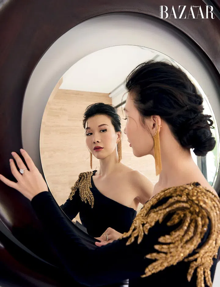 Harrison in a Balmain gown and Oscar de la Renta earrings.