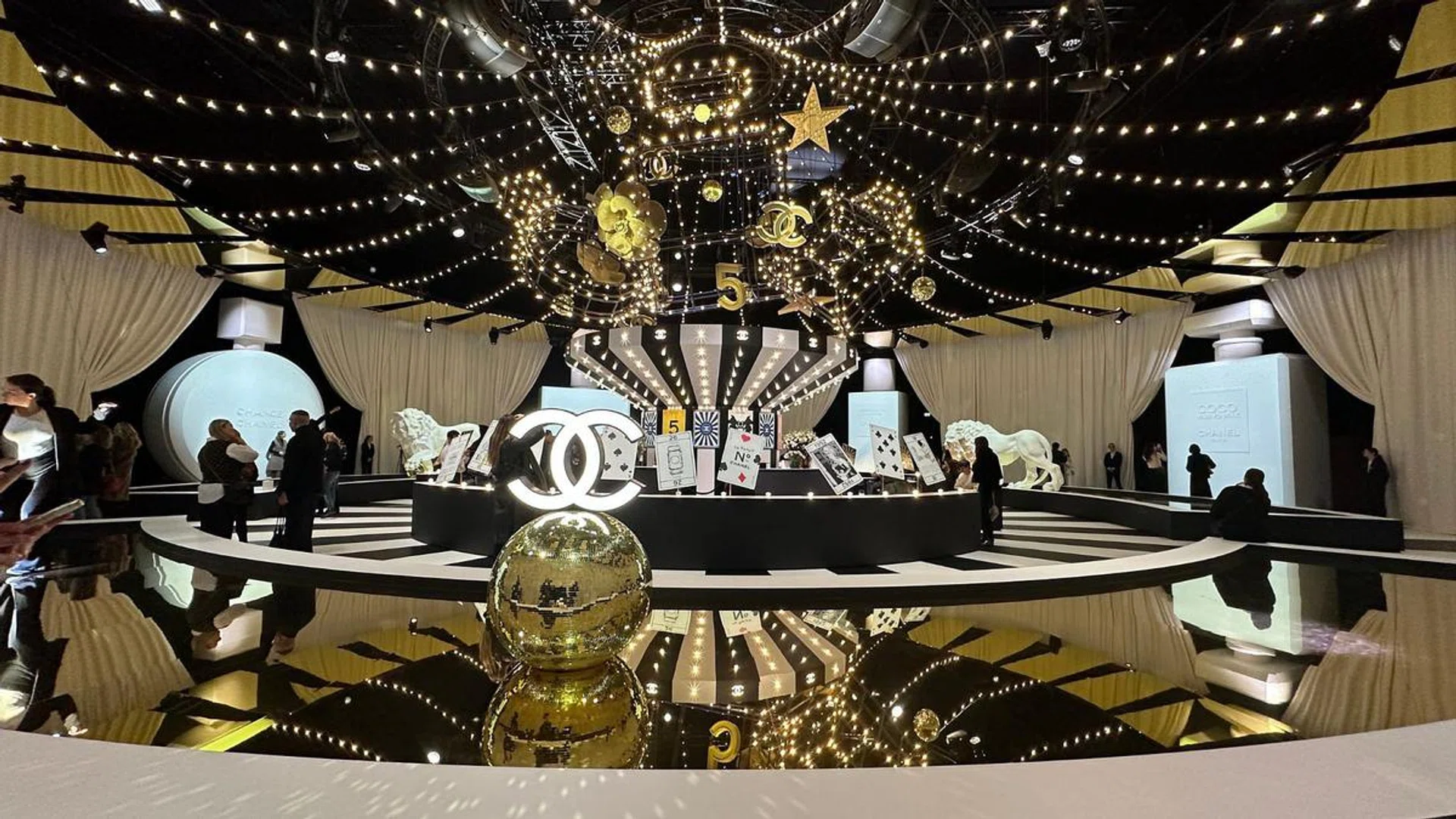 CHANEL LE GRAND N° トランプセット新品未開封 Chanel Unveils The Spectacular World Of Fragrances At Le Grand