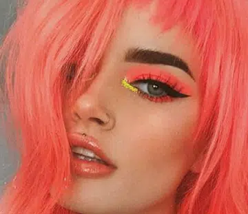 Pantone Coral makeup