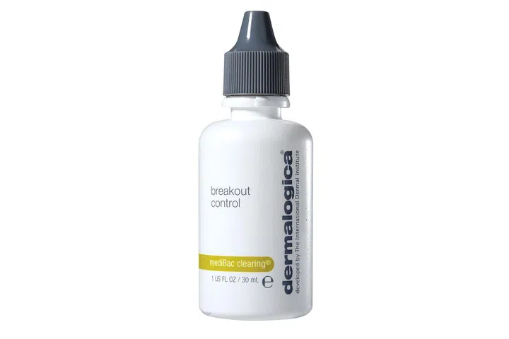This formula blends invisibly into skin to inhibit the proliferation of acne-causing bacteria, purify pores and calm inflamed skin.