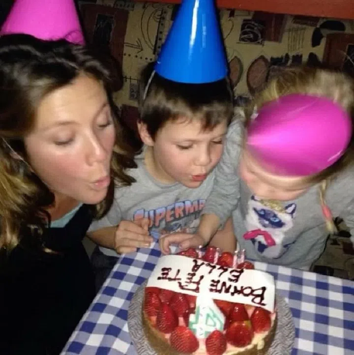 "Happy Mother's Day to the amazing and wonderful mom who cherishes every single moment, big and small, year after year, in our little clan. XOXO Bonne fête des Mères à la mère formidable et merveilleuse qui chérit chaque moment, petit ou grand, année après année, dans notre petit clan. XOXO". Photo: @justinpjtrudeau
