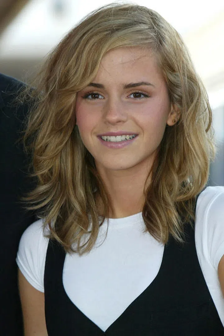 Going a little blonder calls for some messy waves.